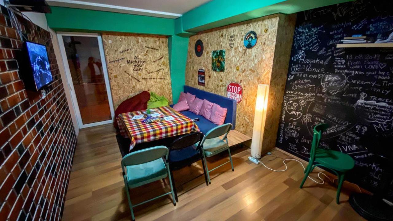 Mickitos Hostel & Apartments Skopje Exterior photo